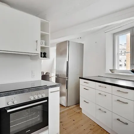 Apartment Sanders Penny - Charming Three-bedroom In The Middle Of Action *